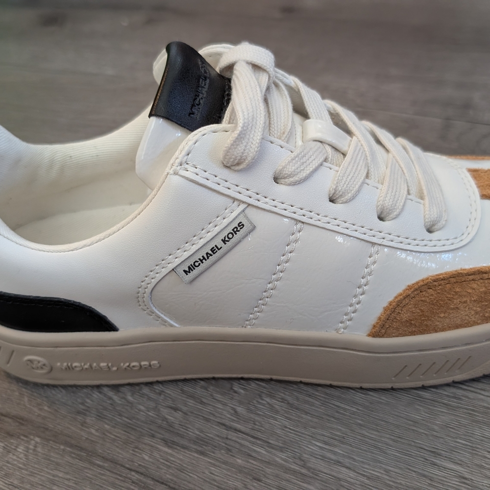 Michael Kors Sneakers in White and Brown